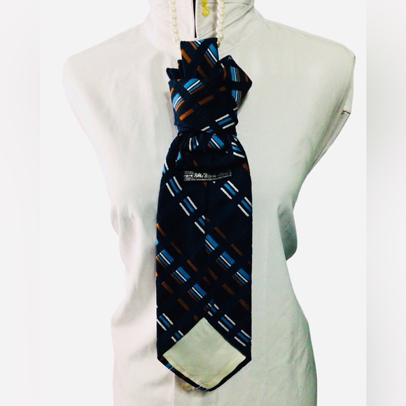 Handmade ladies MEN’S STORE necktie necklace. NO BROOCH ATTACHED! NO NECKLACE!! - Picture 2 of 3